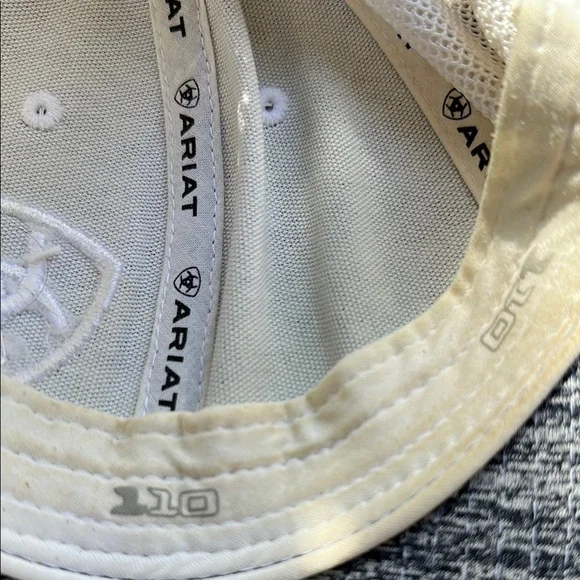 Ariat Gray and White Hat with Textured Design - Picture 3 of 6